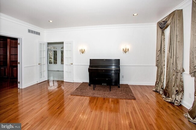 Photo - 189 Christopher Dr