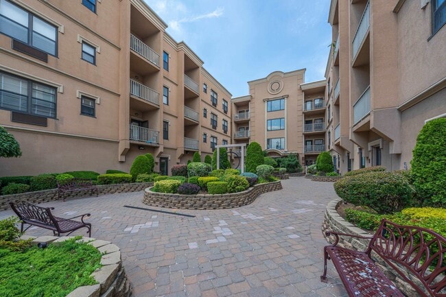 Building Photo - 8915 Bergenwood Ave Unit #33 Rental