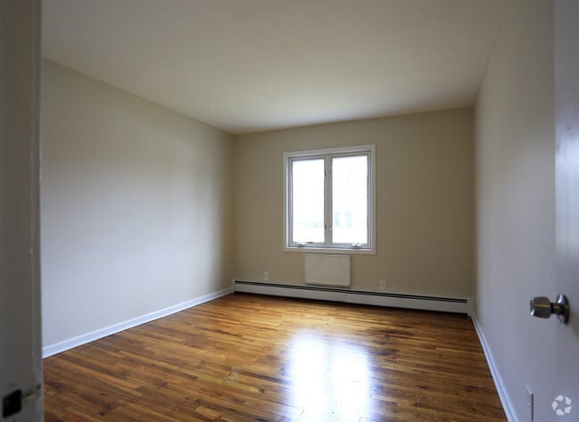 Bedroom 2br - Branford Hills Apartments