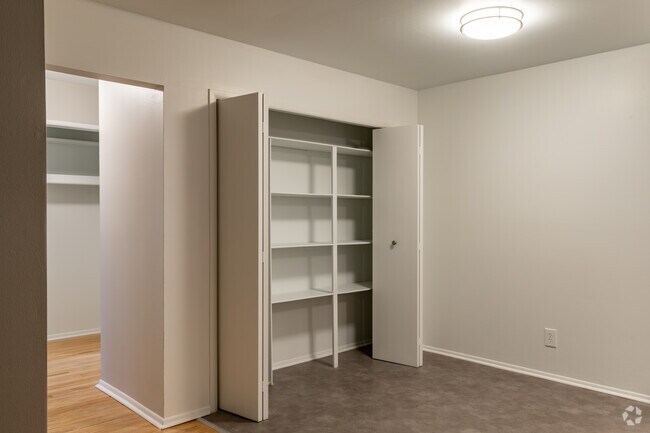 2BR, 1BR - The Sheridan - 928SF - Ivanhoe