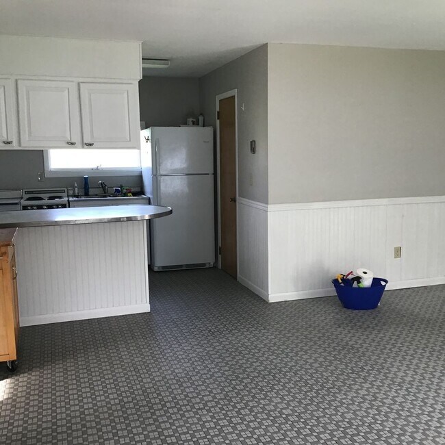 148 W Shore Rd Unit 1