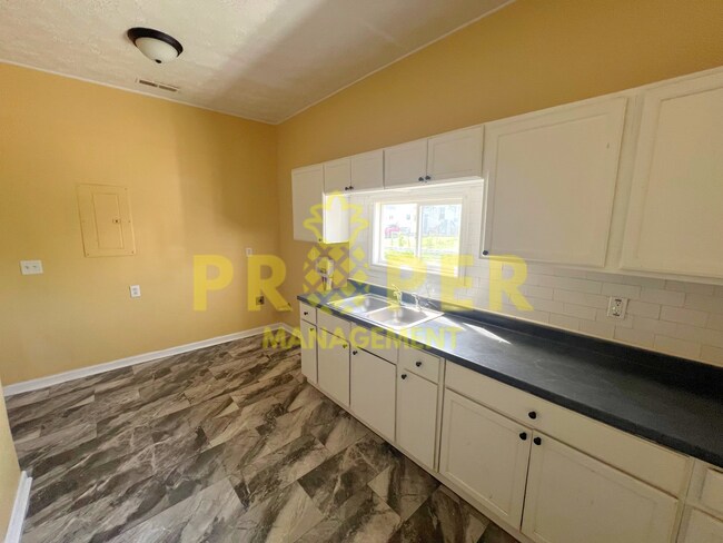 Photo - 3 bedrooms 1 bathrooms house for rent