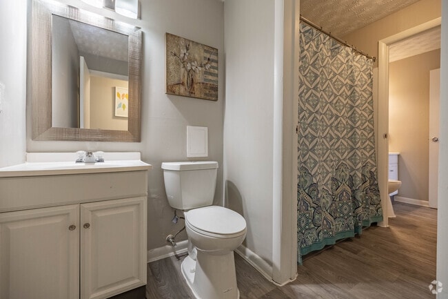 2BR, 2BA - 798SF - Second Bathroom