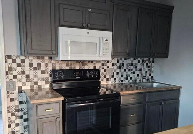 Photo - 322 S L St