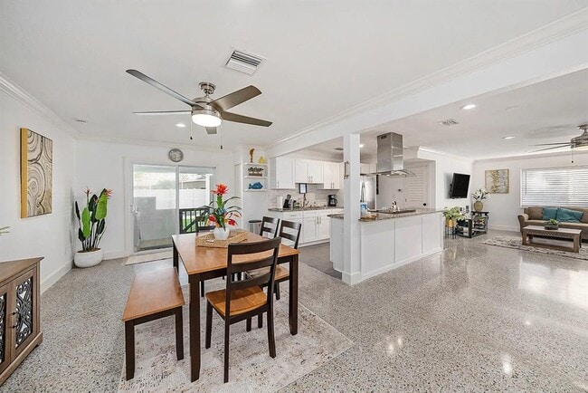 Photo - 8017 Dell Dr