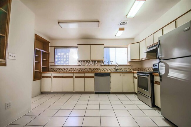 Photo - 113 Woodley St