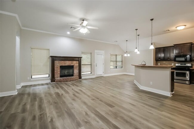 Photo - 1632 Hollowbrook