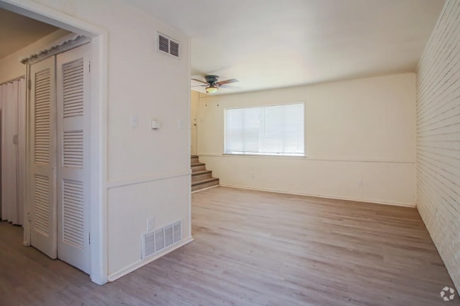 Building Photo - 1303 65th Dr Rental