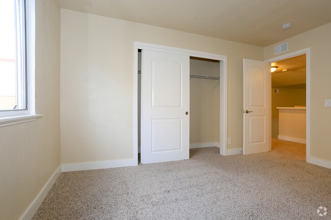 2Bedroom: Bedroom