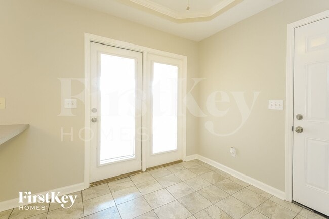 Photo - 237 Silverstone Ln