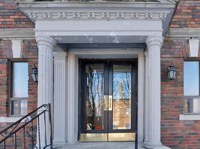 Photo - 166 Eastbourne Ave