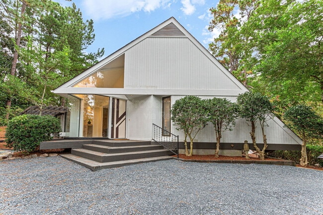 Building Photo - 475 St Andrews Dr