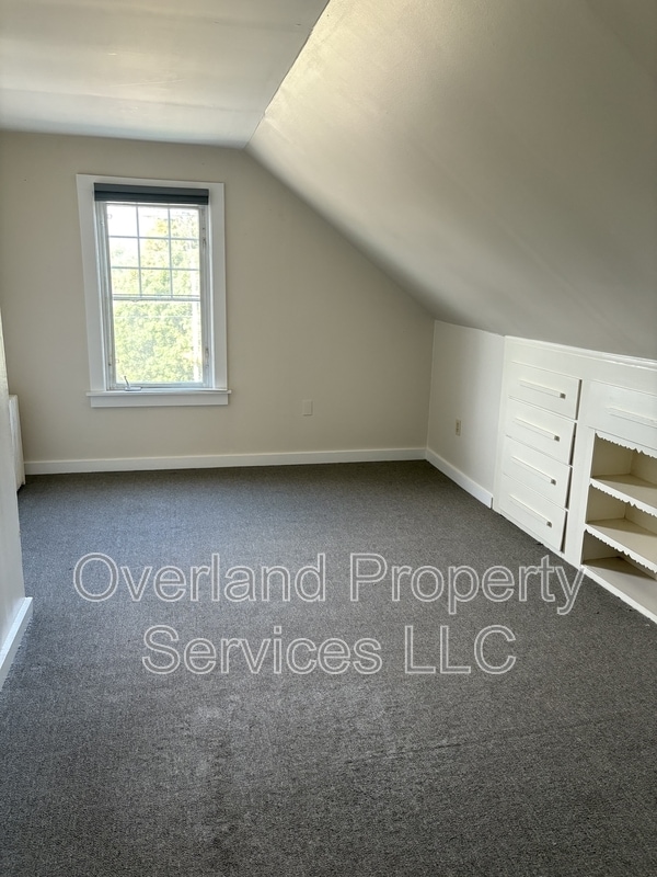 Photo - 188 Shelburne Rd