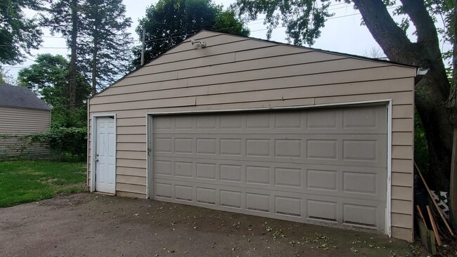 520 Burroughs Ave