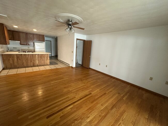 Building Photo - 1056 Lakeshore Dr Unit 1056