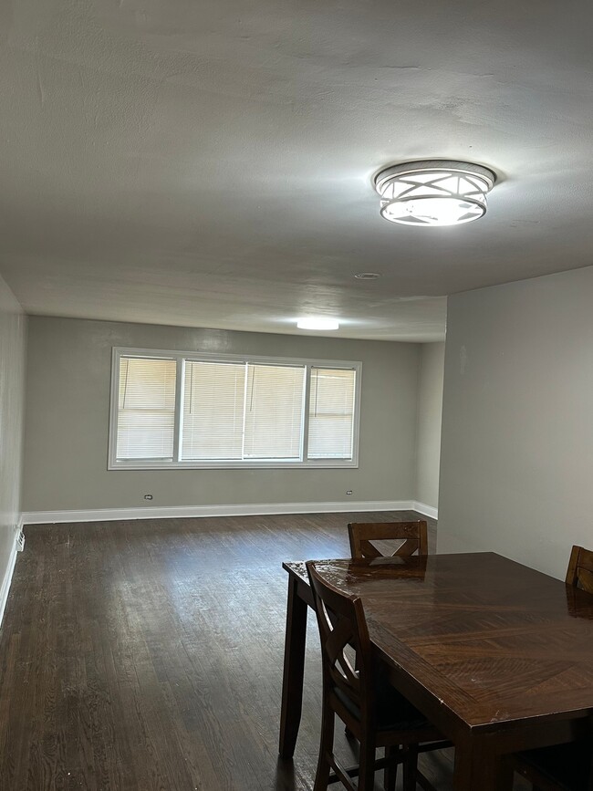 Building Photo - 2623 W 79th St