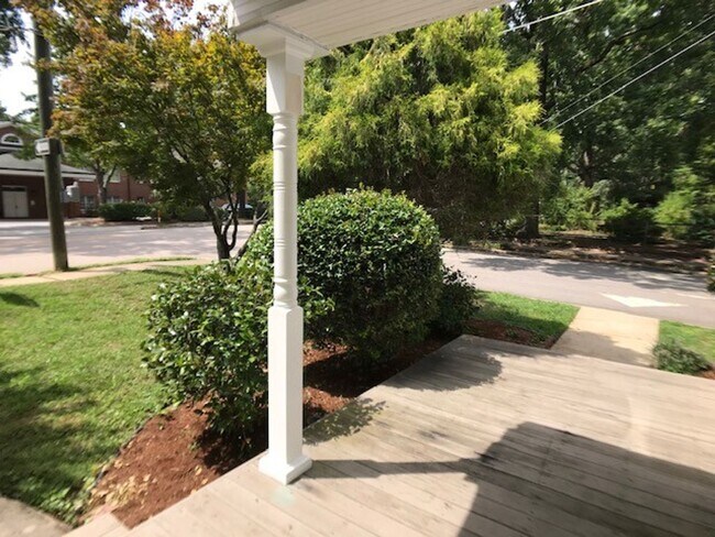 Photo - Adorable Inside the Beltline bungalow with lots of charm!