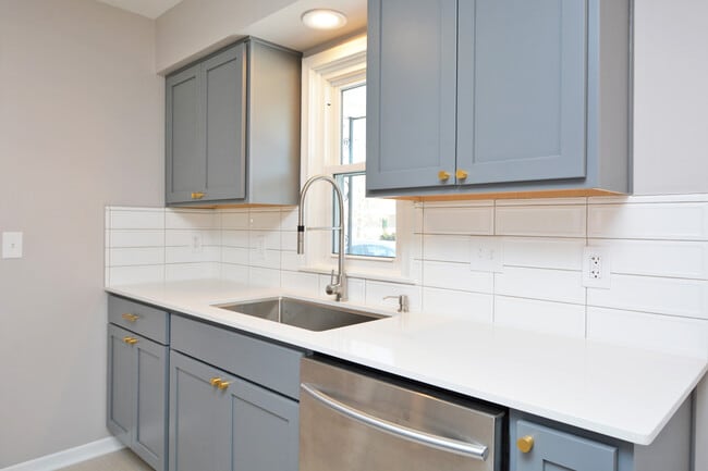 Photo - 5204 Grandview Ln