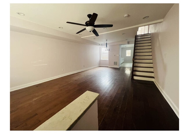 Photo - 3647 Richmond St