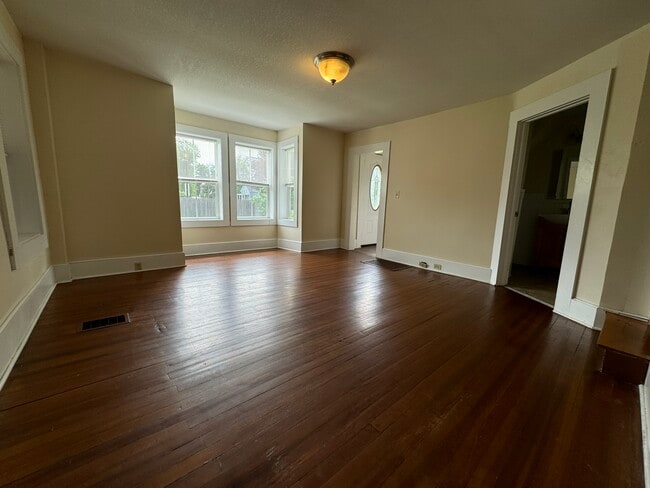 Photo - 28 School St