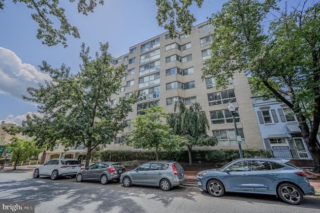 Building Photo - 922 24th St NW Unit 414