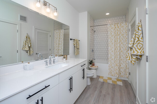 1BR, 1BA - 1x1B - 670SF - Bathroom
