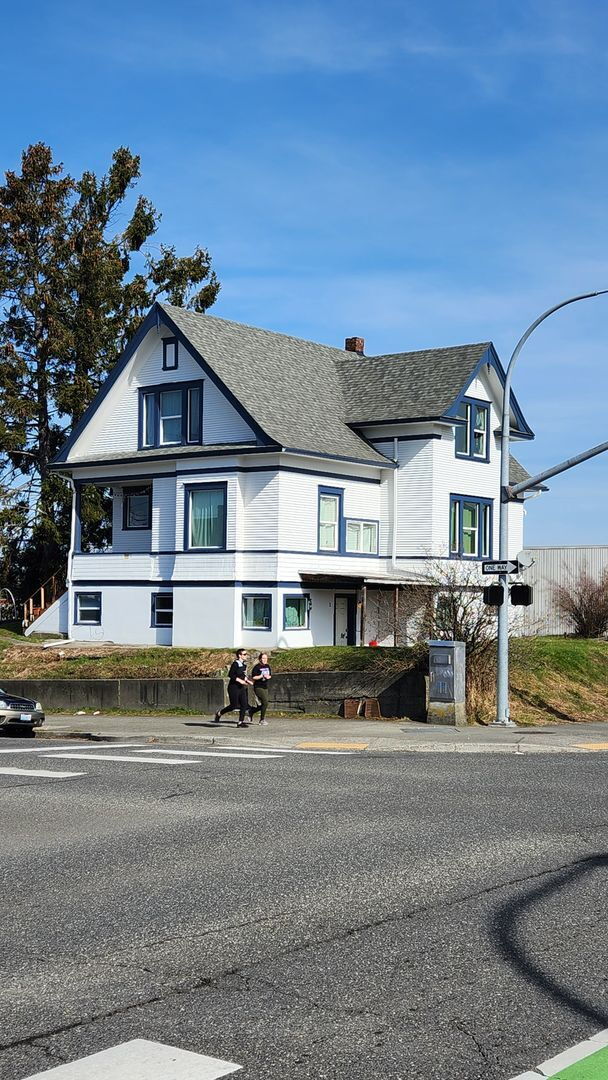 Building Photo - Spacious 7-Bed, 2-Bath Near Downtown Bellingham of Comfortable Living! Unit #2