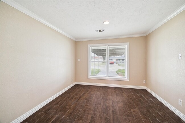 Photo - 434 Meters St