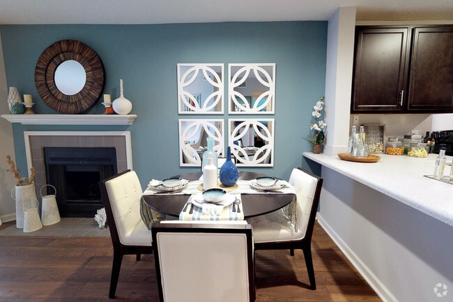 1BR,1BA - 712 SF