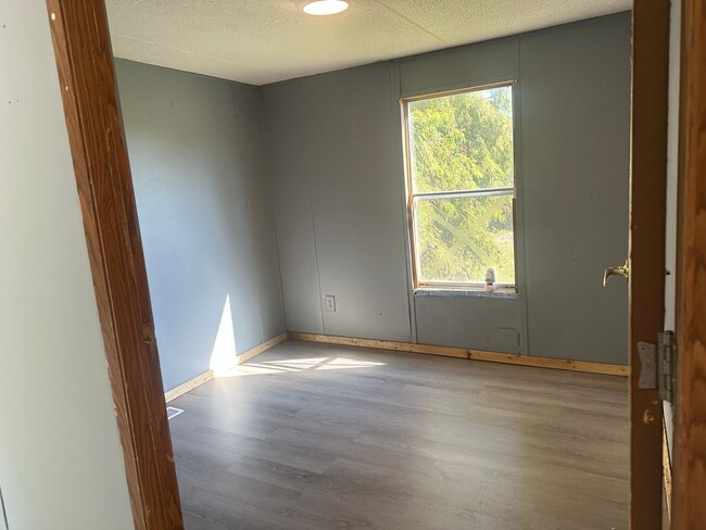 Photo - Charming 3 Bedroom 1 bathroom Mobile Home for Rent