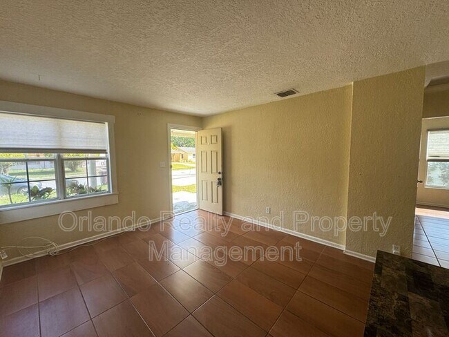 Photo - 636 Columbia St