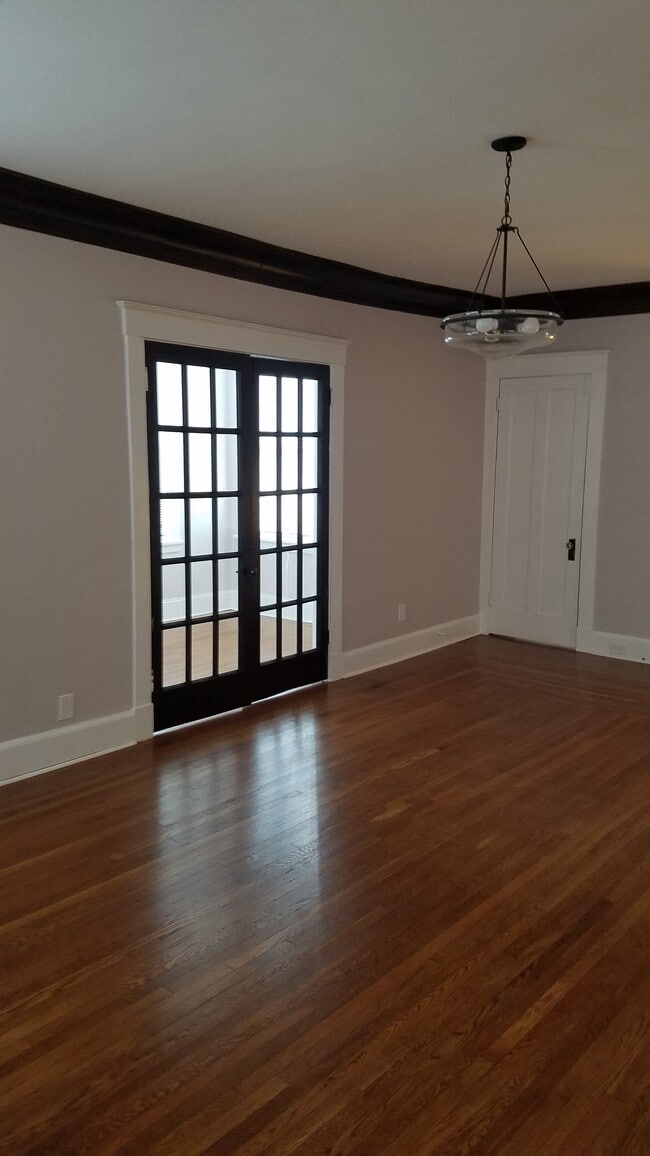 Living Room - 370 Probasco St Unit 10