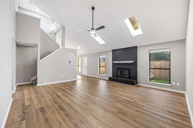 Building Photo - 13852 Hollowgreen Dr Unit 303/5