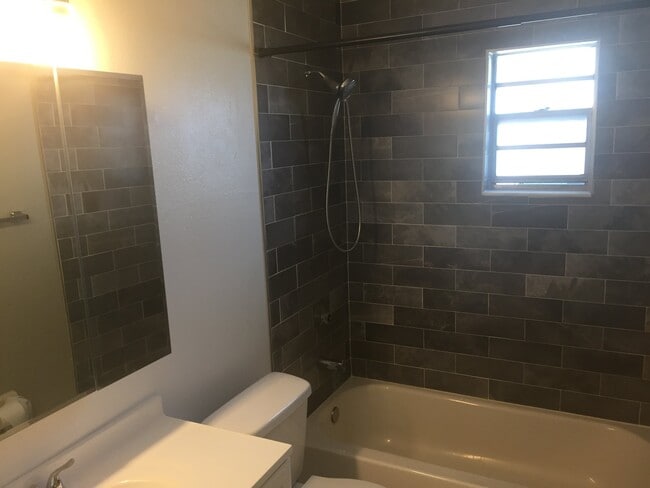 Photo - 15033 Westminster Ave Unidad A
