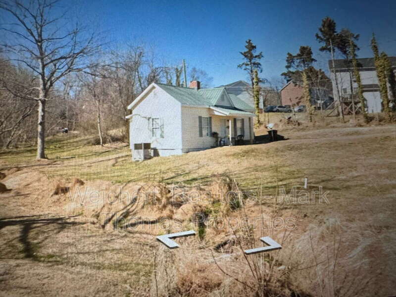 Photo - 320 E Morehead St House