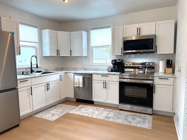 Building Photo - 735 N 6th Ave