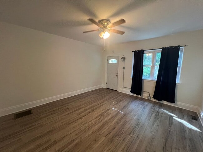 Photo - Spacious Updated 4BED/3BATH In Southside -...
