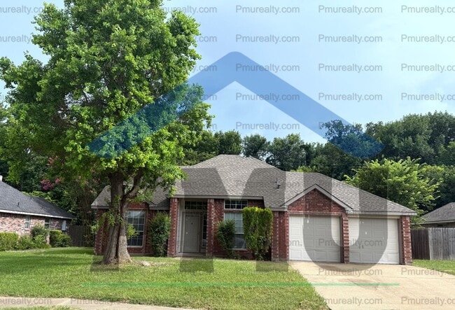 Building Photo - AVAILABLE NOW!!! Roomy 3BR 2BA home with l...