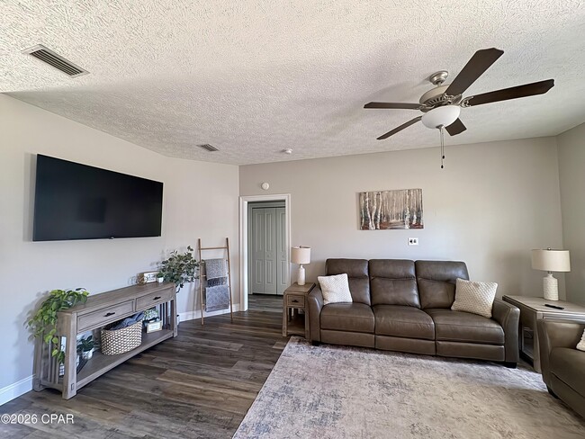 Photo - 801 W 17th St