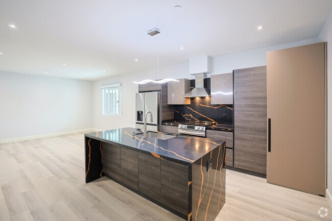 1BR, 1BA - 846SF - Kitchen - Railroad Lofts