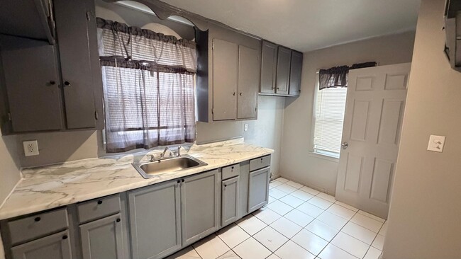 Photo - 12007 Lakepointe St