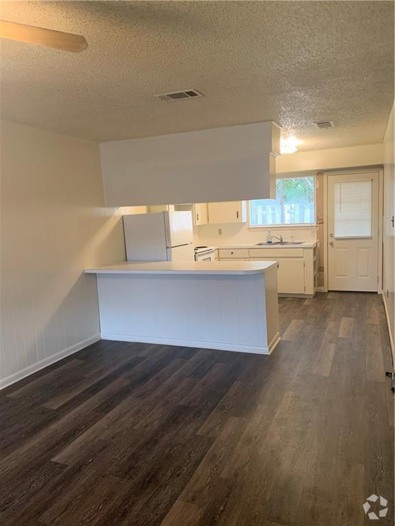 Building Photo - 908 Emile St Unit 10 Rental