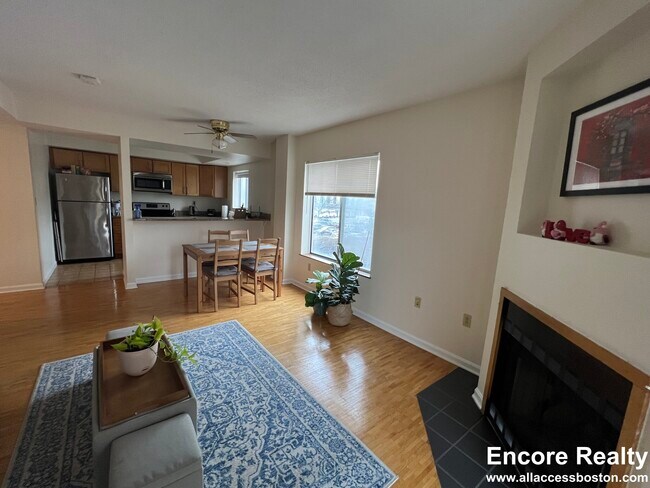 345 Franklin St Unit 407