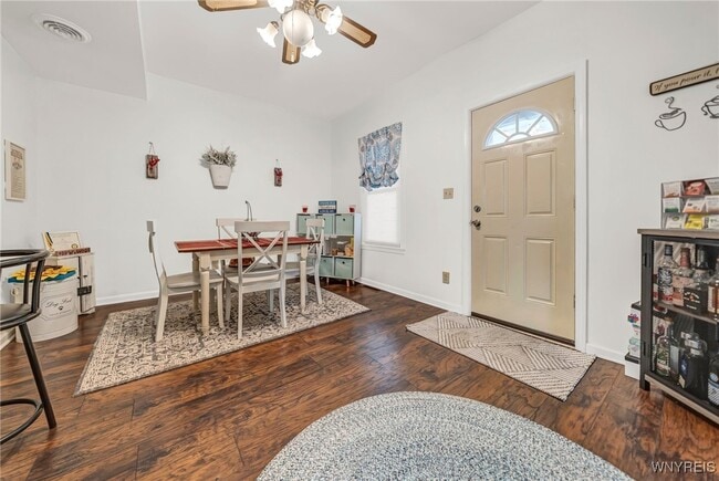 Building Photo - 228 William St