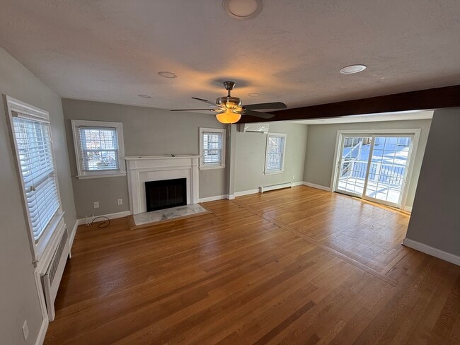 Photo - 23 Tiverton Pky