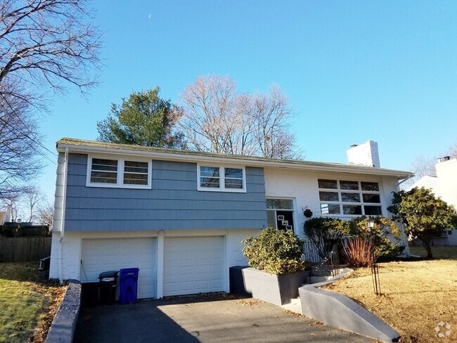 Building Photo - 61 Cypress Rd Rental