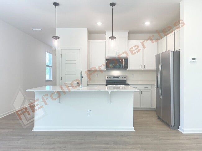 Photo - 1128 Goldenshrub St