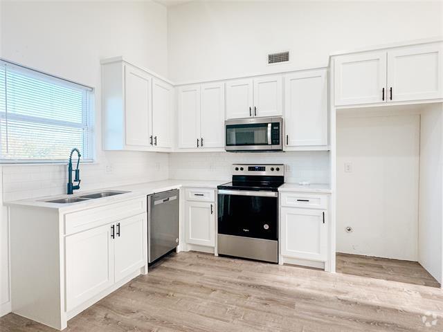 Building Photo - 2817 Vinnie St Unit B Rental