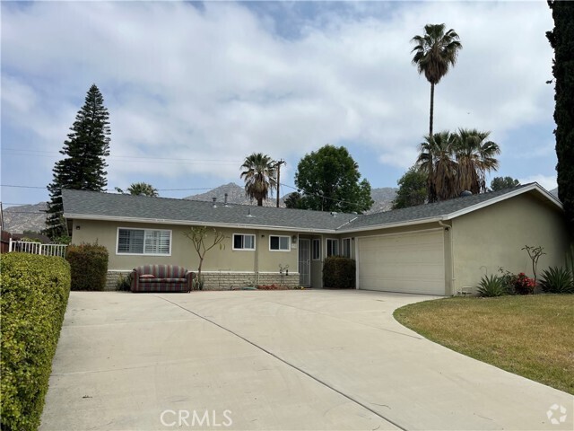 Building Photo - 235 Green Oaks Dr Rental