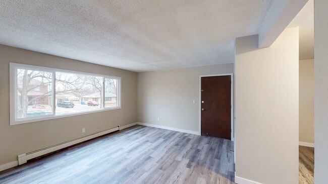 6 Flats Apartments